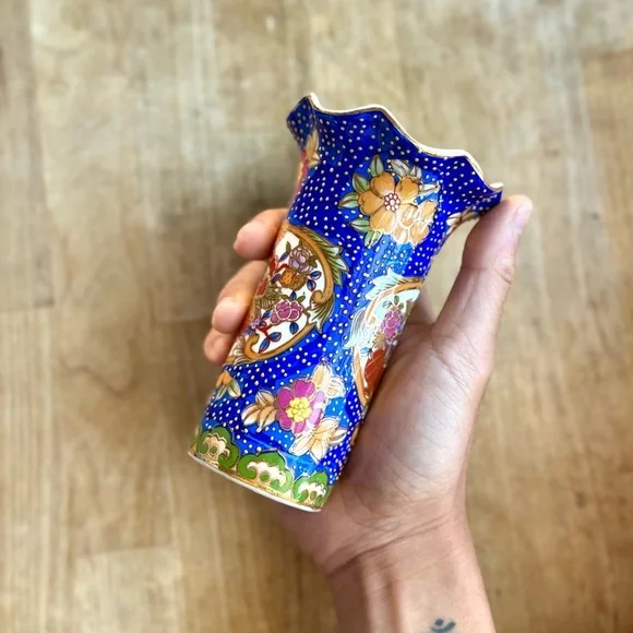 Vintage Korean Floral Vase - Picture 3 of 8